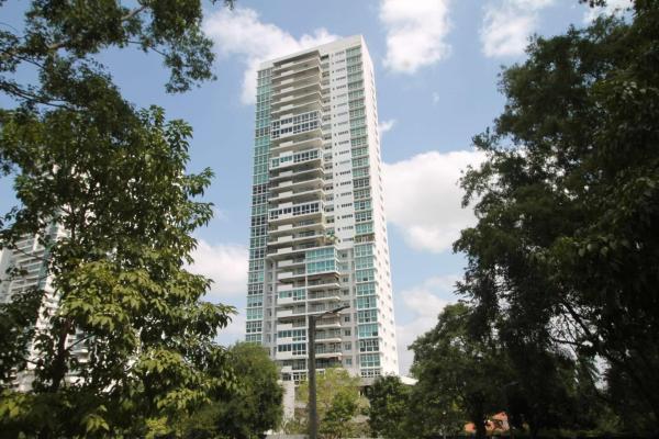 Se alquila apartamento con vista y acceso al parque omar en altos del golf