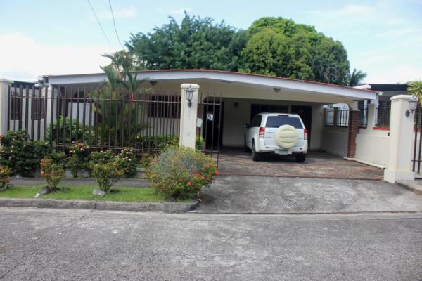 Vendo casa en urb. altos del chase