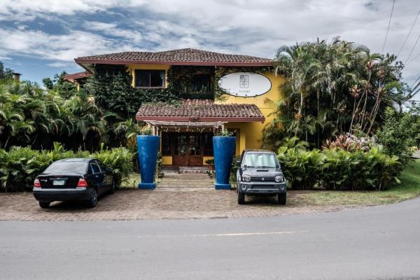 Edificio extremadamente céntrico en el centro de boquete