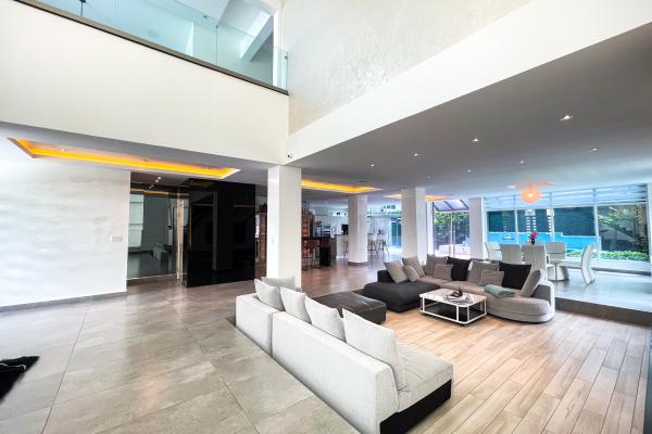 Venta de hermosa y moderna casa remodelada en horizontes condado del rey