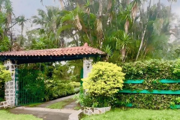 Se vende casa con lote de 3,770 m2