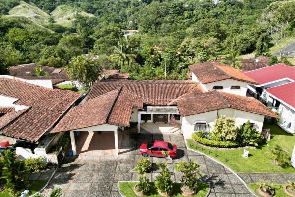 Casa de ensueño en las cumbres – espacio, lujo y naturaleza