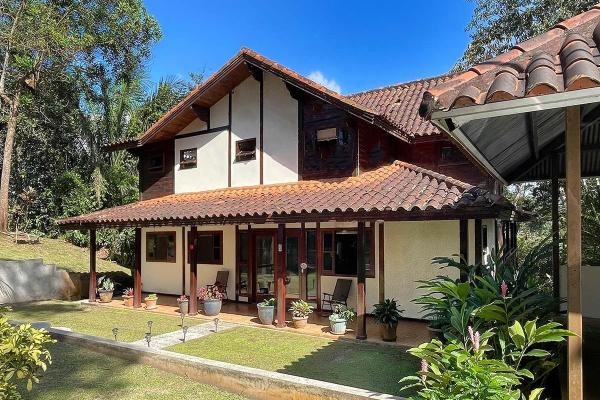 Increíble casa en brisas de los lagos a 30 minutos de la ciudad