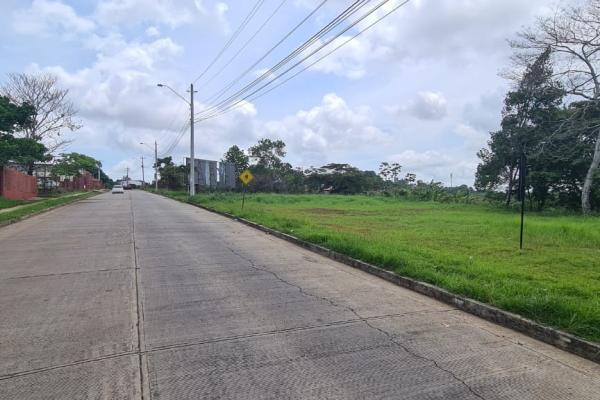 Terreno comercial frente al instituto episcopal san josé, la chorrera