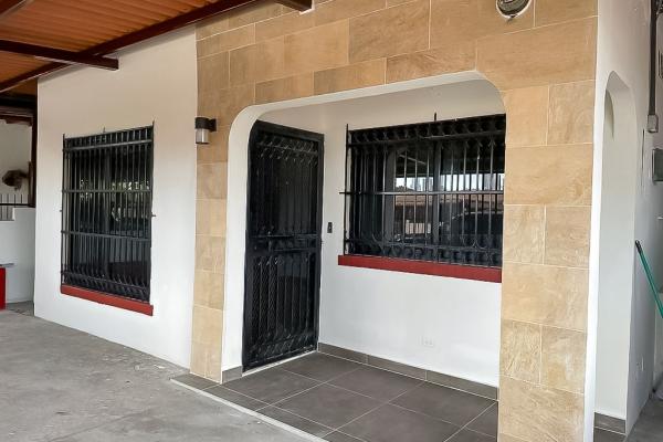 Se vende espaciosa casa unifamiliar en chanis