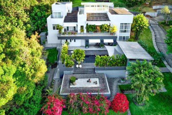 Fabulosa casa contemporánea en lucero boquete