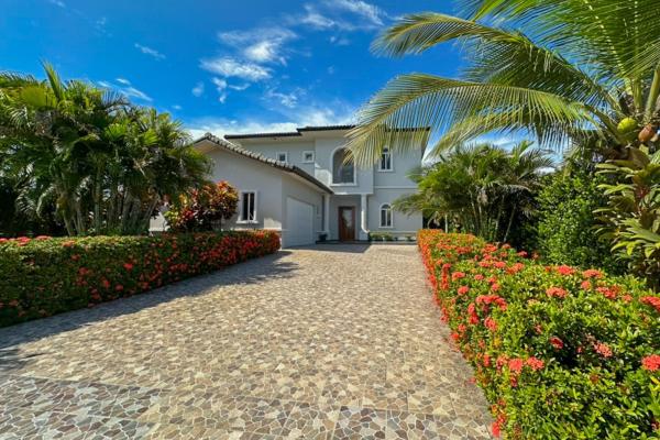 Magnífica casa de playa en playa la barqueta panamá