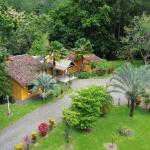 Casa de montaña con vistas y arboles frutales