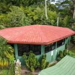 Tres casitas en ubicación privilegiada de volcancito