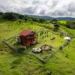 Finca de 10 ha con acogedora cabaña de 2 rec. en boquete