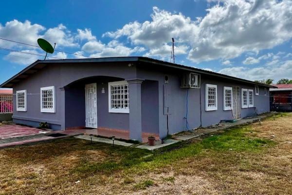 Villa en esquina en mirador de anton