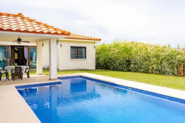 Casa con piscina y casita en hacienda pacífica san carlos panamá