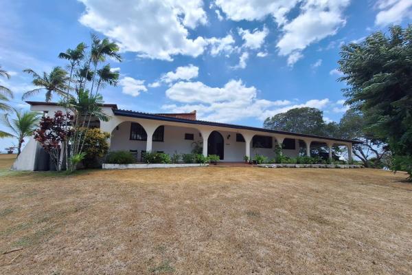 Casa y finca de playa en las guias