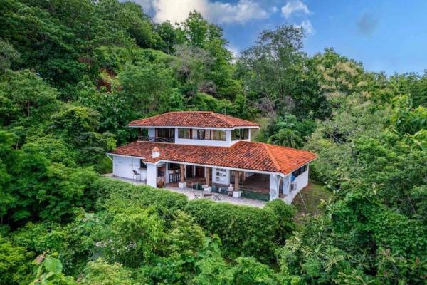 Impresionante casa con vista al mar en playa venao