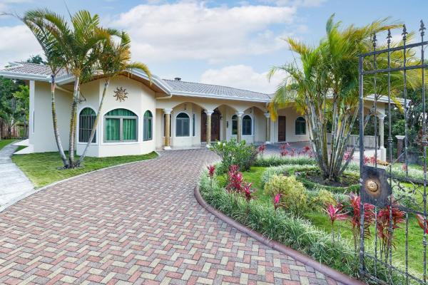 Impresionante casa familiar en santa lucía boquete