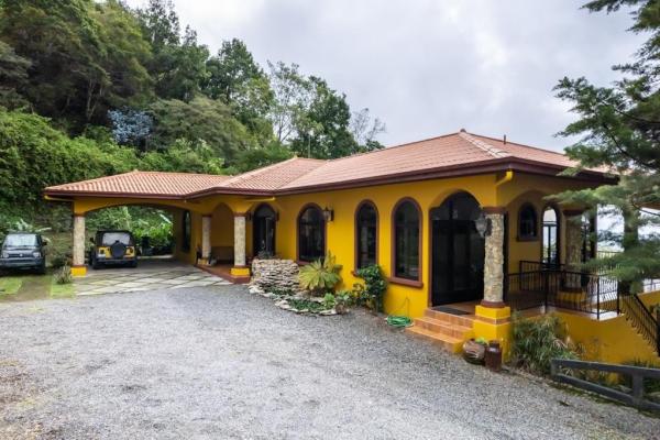 Casa de montaña estilo toscano en alto jaramillo boquete