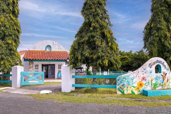 Casa renovada en coronado con piscina, cerca de la playa