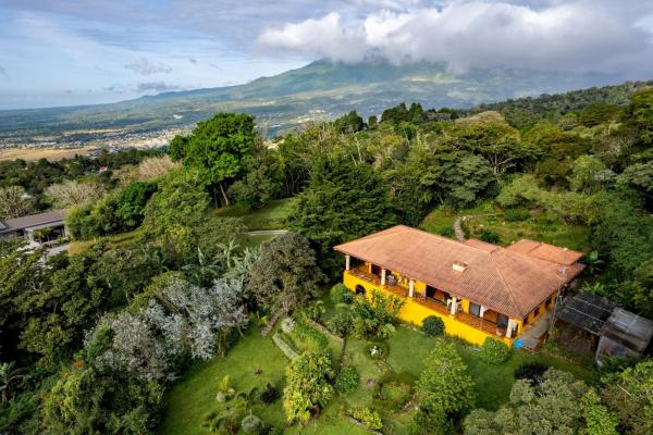 Hermosa casa de montaña con finca de café en boquete