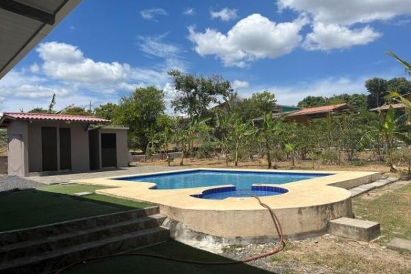 Casa de montana en las lajas con piscina, fácil acceso a las playas