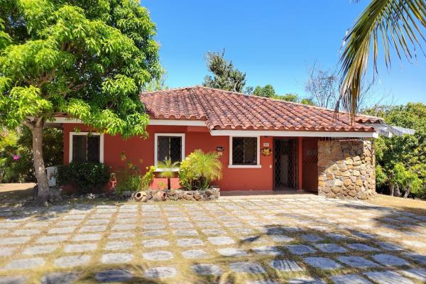 Vendo casa con 3 lotes en el club ecuestre de coronado