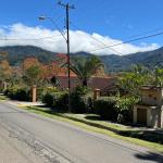 Hermosa casa amoblada en venta en alto lino