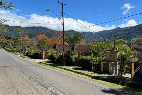 Hermosa casa amoblada en venta en alto lino