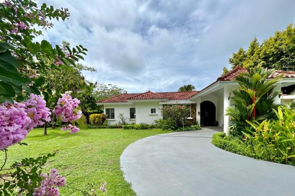 Hermosa casa de playa en venta en santa clara