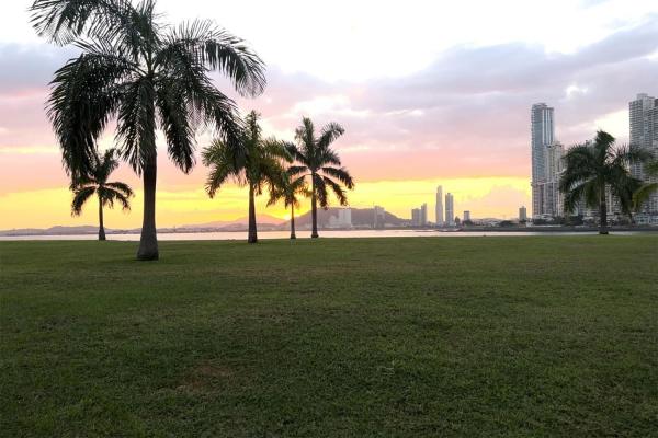 Lote exclusivo frente al mar con playa privada