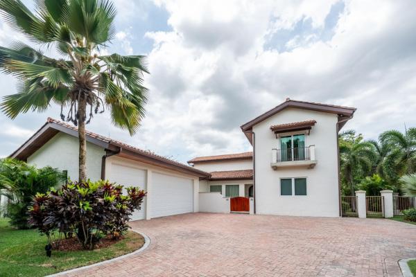 Venta de casa en buenaventura, ph club estates