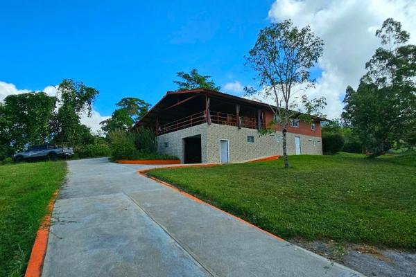 Casa de montaña con excelentes vistas en cordillera