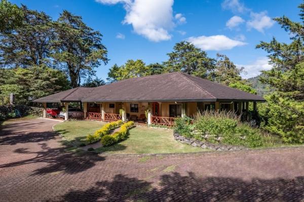 Hermosa casa de campo en comunidad cerrada en boquete