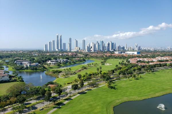 Venta de apartamento en ph la vista on the green, santa maría