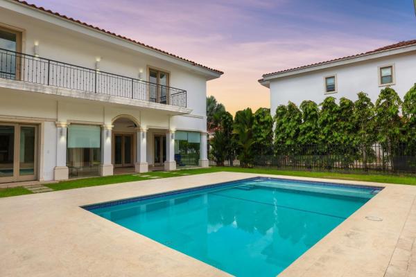 Venta de casa en fairway estates santa maría