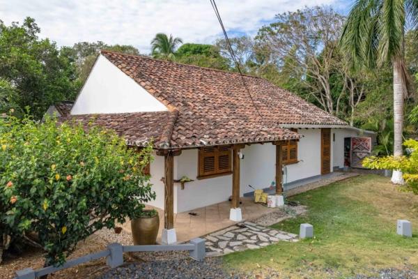 Casa en pedasí en la calle principal