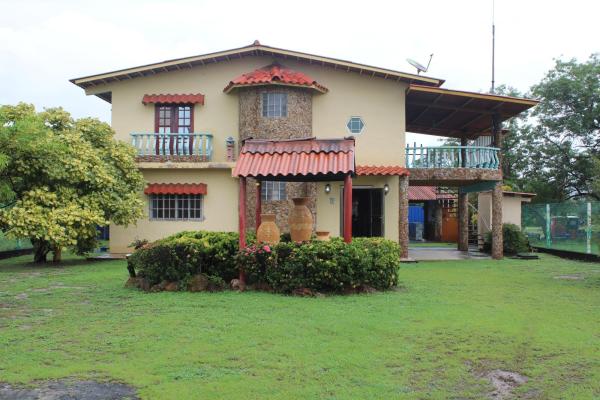 Se vende casa en gorgona a 1 minuto de la playa