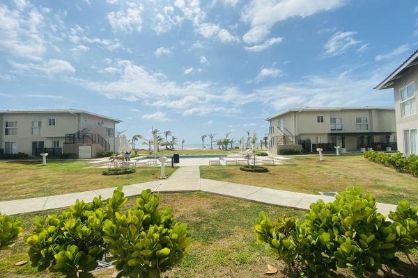 Condominio de playa de 2 habitaciones y 2 baños en venta playa caracol