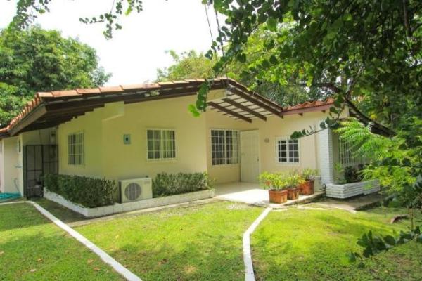 Casa para venta en el corazón de coronado!