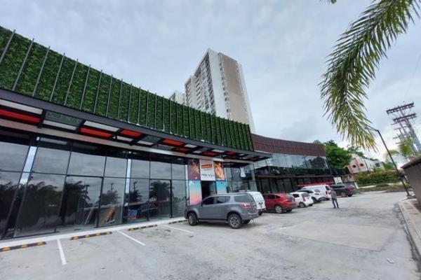 Alquiler de local comercial en midtown plaza, frente a la tumba muerto