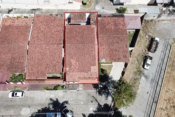 Venta de casa esquinada en chanis