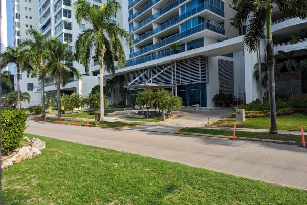 Lujoso penthouse con vista panorámica a la bahía de panamá