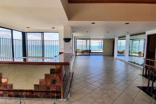 Se vende apartamento en penthouse ph sobre las rocas, en coco del mar, con hermosa vista al mar