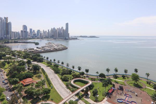 Apartamento en avenida balboa con vista directa al mar