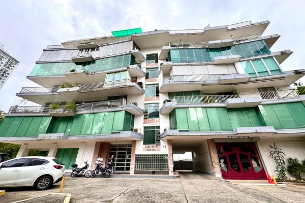 Se vende apartamento en bella vista (condominio alfaro, ph mat)