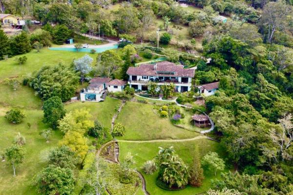 Impresionante finca en la montaña, antigua airbnb, necesita reformas