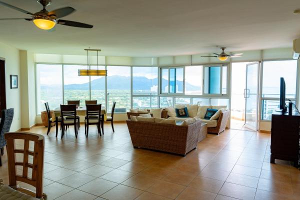 Apartamento de 2 recámaras 3 baños en coronado