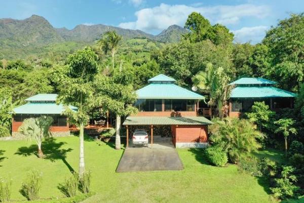 Impresionante casa de inspiración balinesa en volcancito boquete