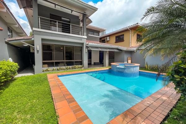 Venta de moderna casa en altos de panama