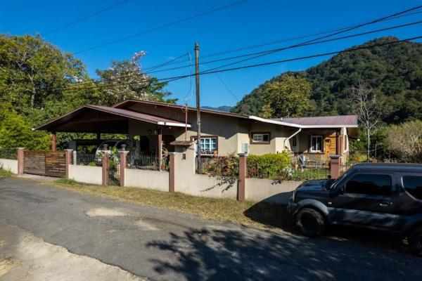 Retiro junto al río: encantadora casa de 4 recámaras en boquete