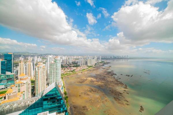 Apartamento completamente remodelado en venta con vistas al mar en the ocea